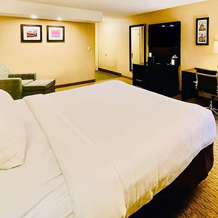Clarion Inn & Suites Evansville Ngoại thất bức ảnh