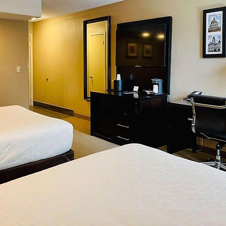Clarion Inn & Suites Evansville Ngoại thất bức ảnh