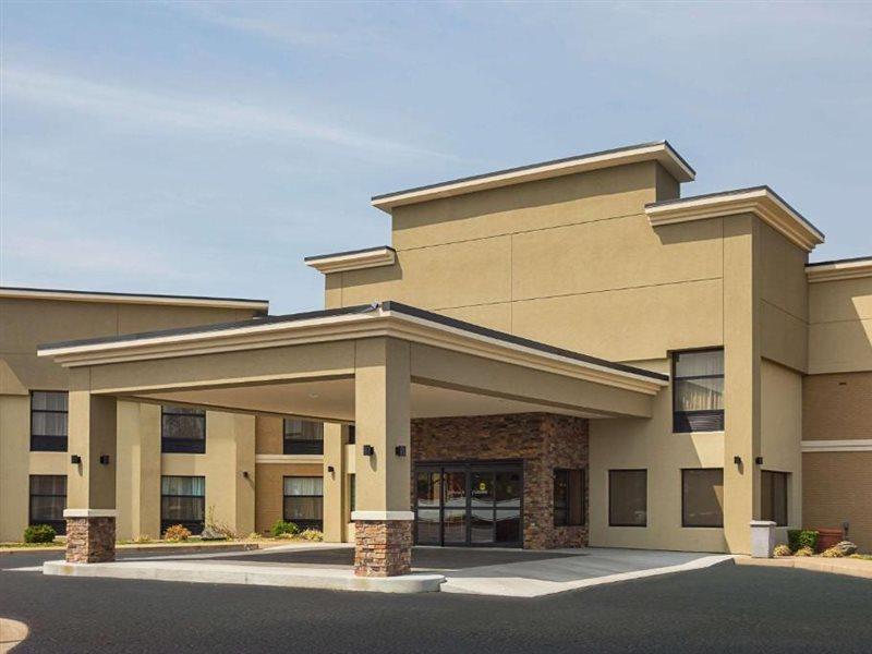 Clarion Inn & Suites Evansville Ngoại thất bức ảnh