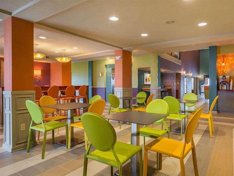 Clarion Inn & Suites Evansville Ngoại thất bức ảnh
