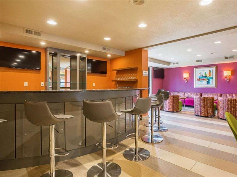 Clarion Inn & Suites Evansville Ngoại thất bức ảnh