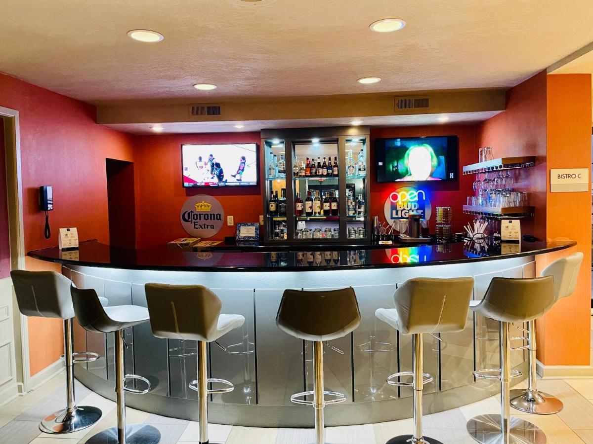 Clarion Inn & Suites Evansville Ngoại thất bức ảnh