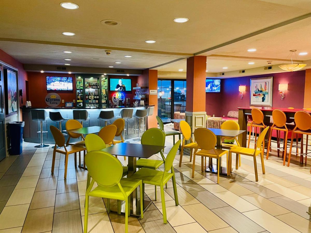Clarion Inn & Suites Evansville Ngoại thất bức ảnh