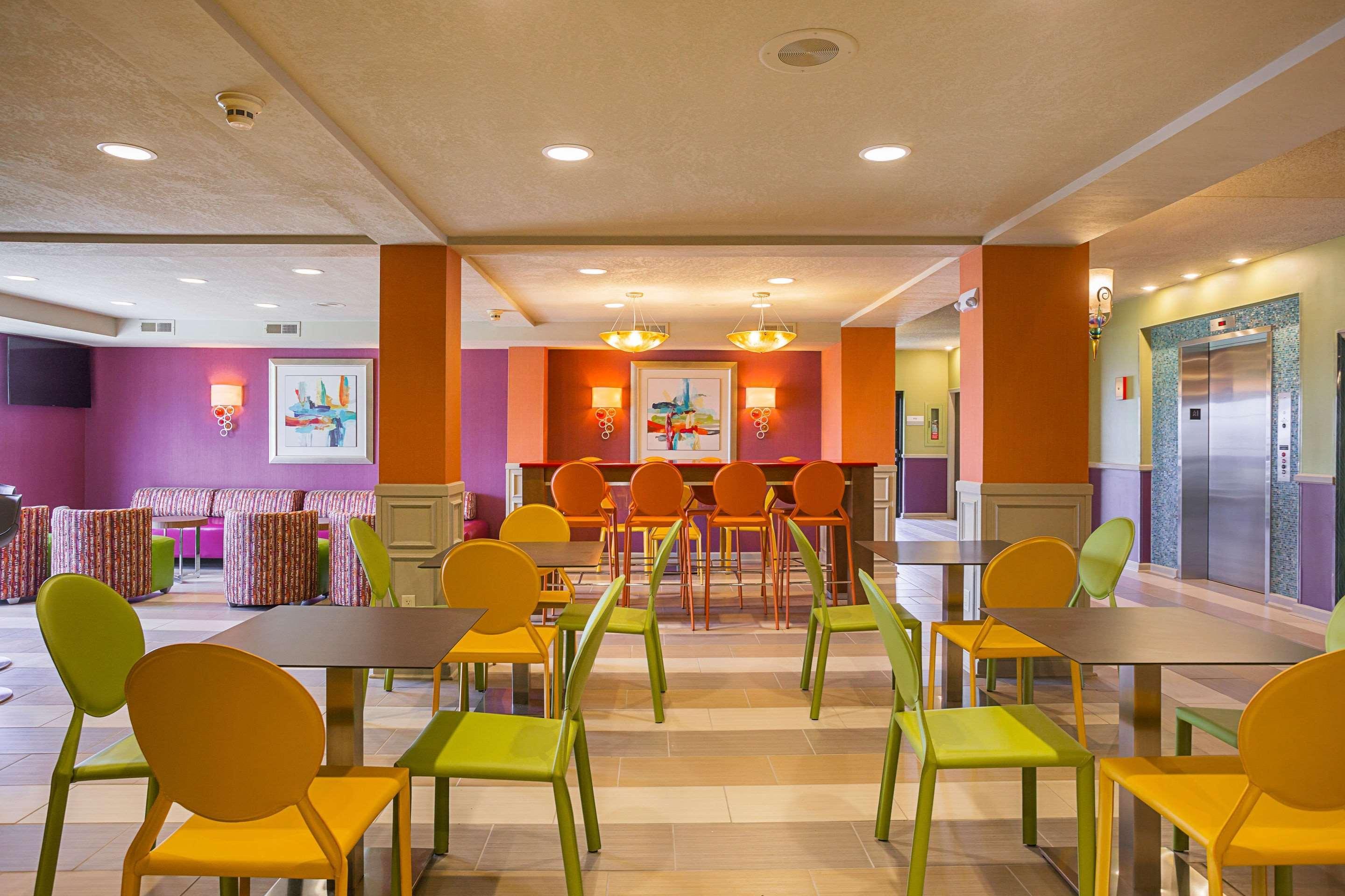 Clarion Inn & Suites Evansville Ngoại thất bức ảnh