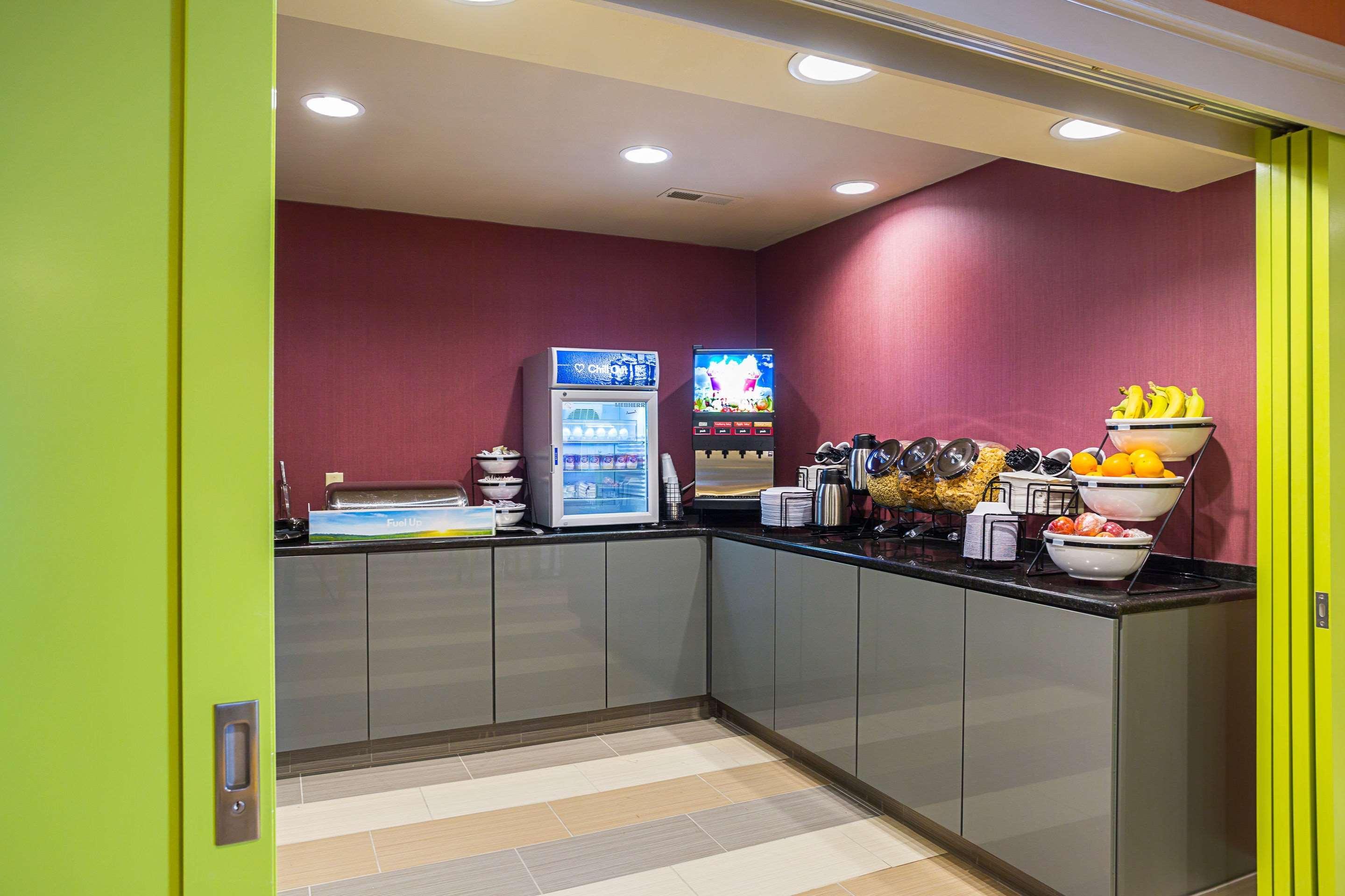 Clarion Inn & Suites Evansville Ngoại thất bức ảnh