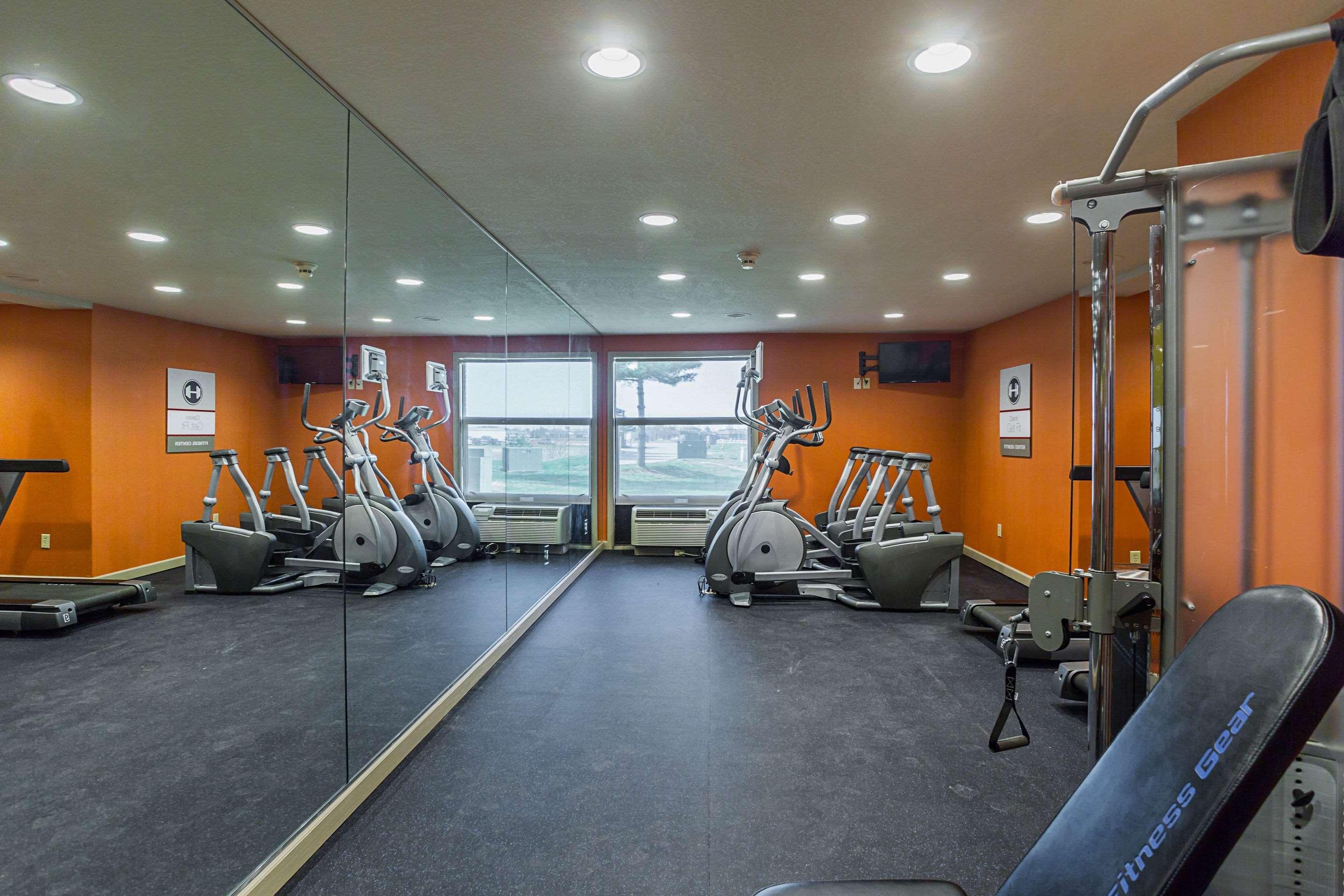 Clarion Inn & Suites Evansville Ngoại thất bức ảnh
