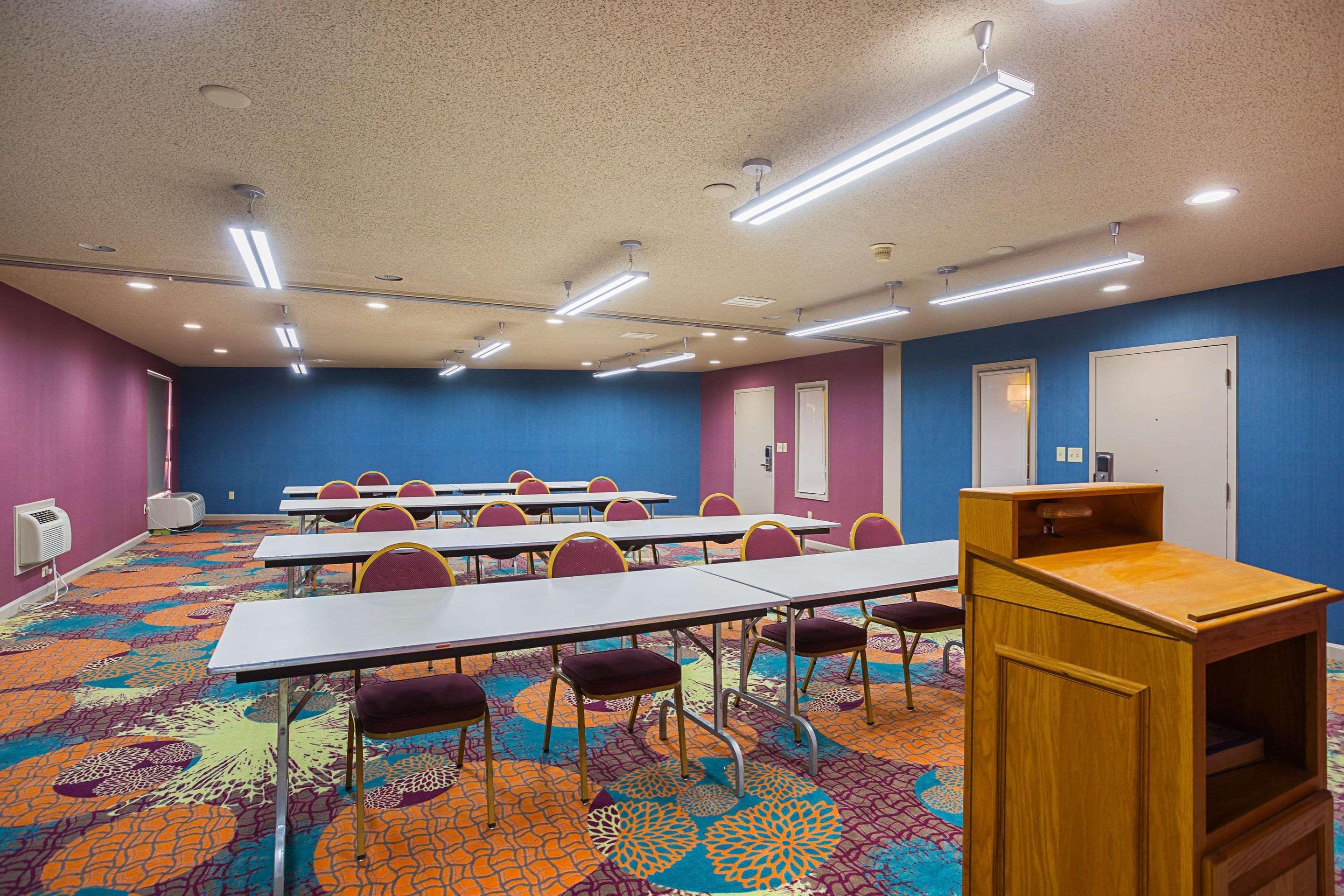 Clarion Inn & Suites Evansville Ngoại thất bức ảnh