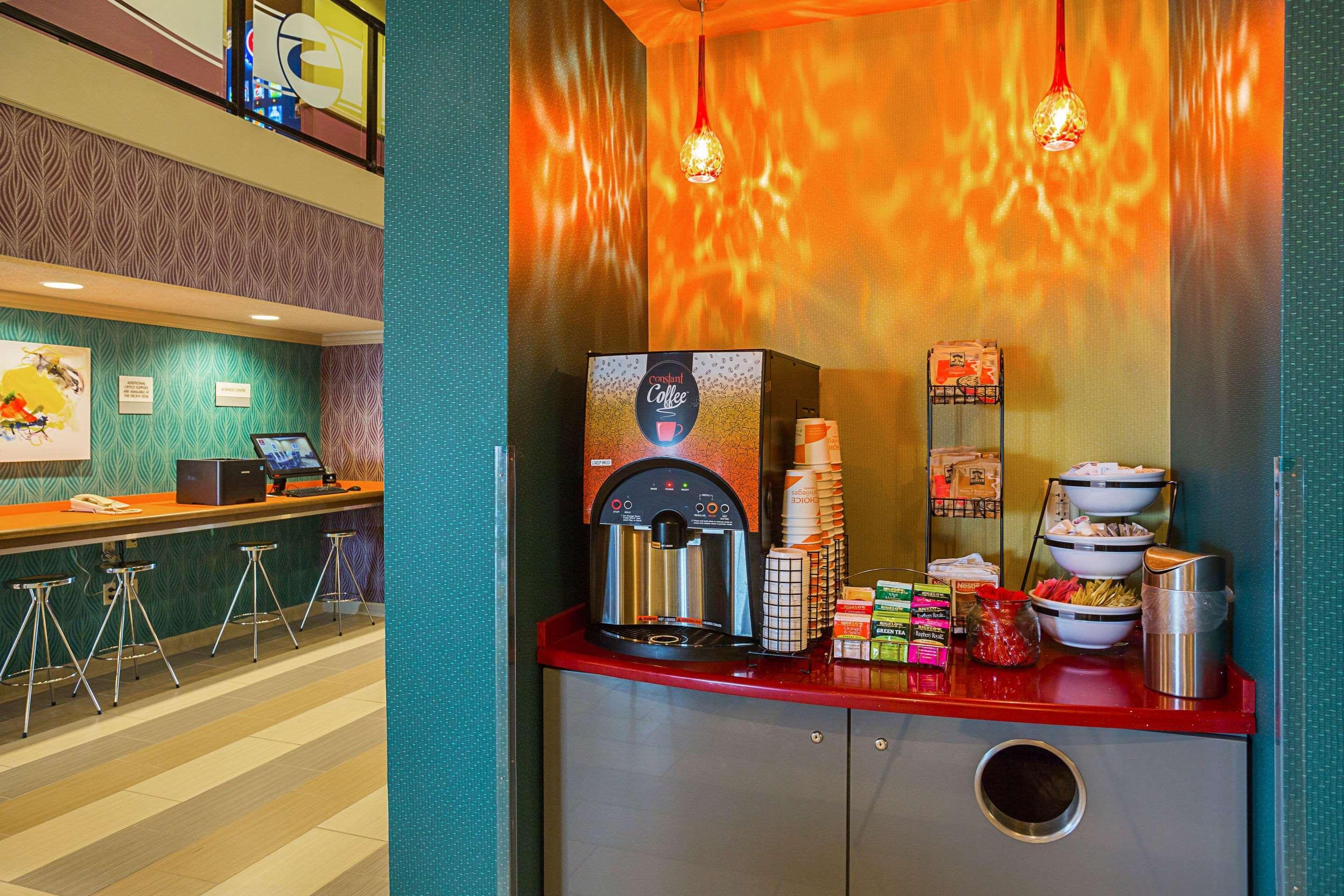 Clarion Inn & Suites Evansville Ngoại thất bức ảnh