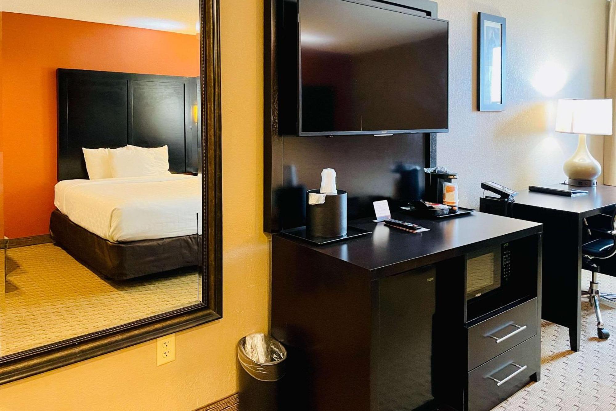 Clarion Inn & Suites Evansville Ngoại thất bức ảnh