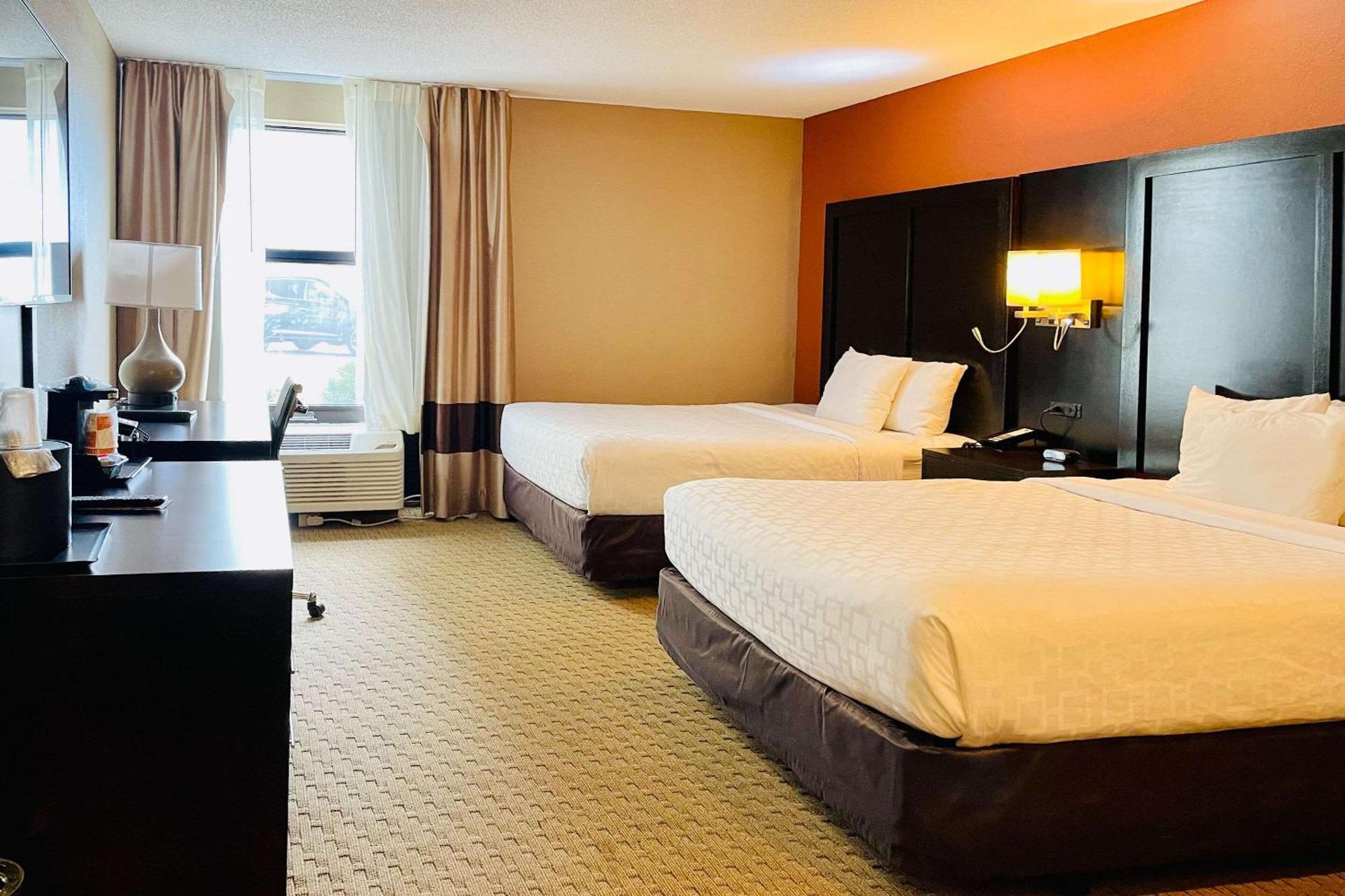 Clarion Inn & Suites Evansville Ngoại thất bức ảnh