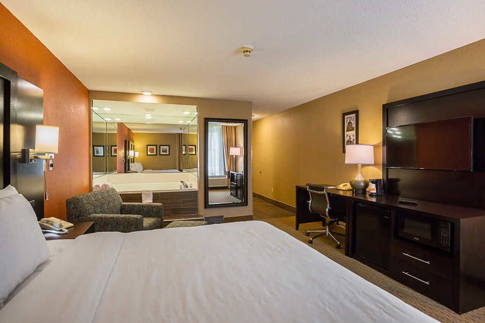 Clarion Inn & Suites Evansville Ngoại thất bức ảnh